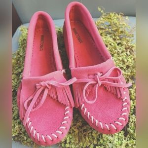 MINNETONKA Dusty Rose Pink Suede Kiltie Fringe Slip On Comfy Flat Moccassins 9